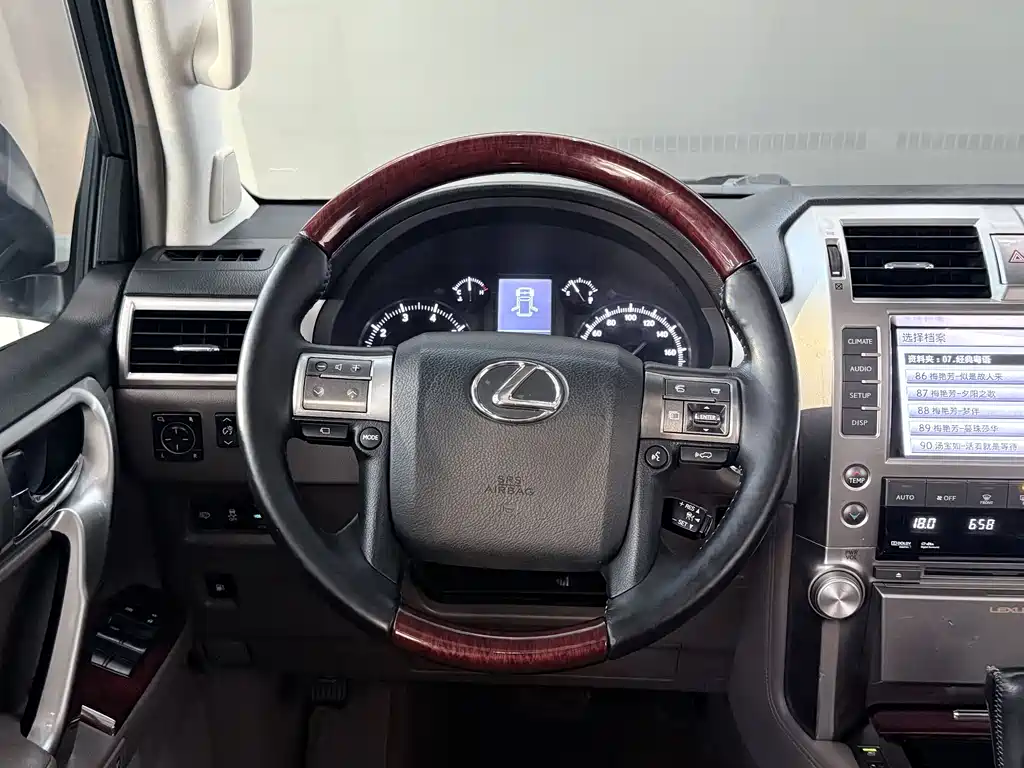 Lexus GX 2012 — фото 11