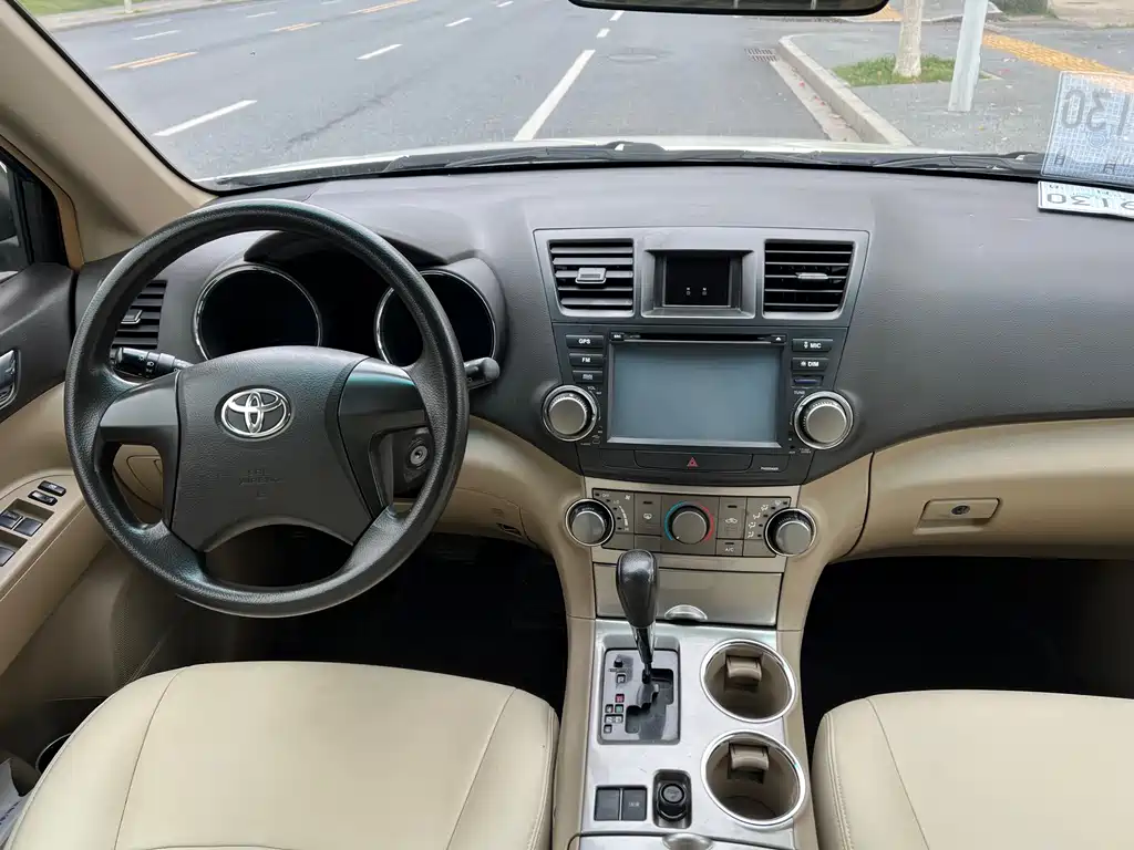 Toyota Highlander 2015 — фото 11