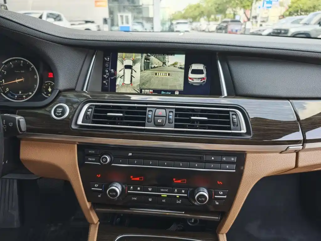 BMW 7 Series 2015 — фото 18