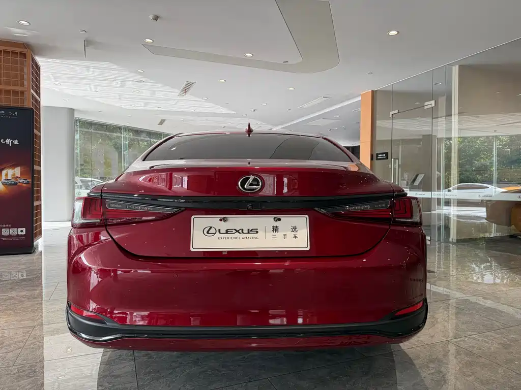 Lexus ES 2019 — фото 7