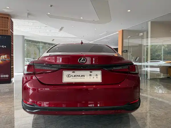 Lexus ES 2019