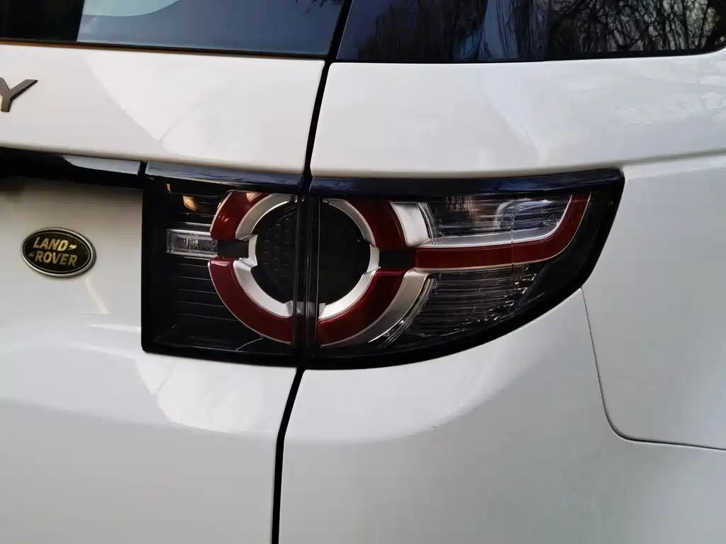 Land Rover Discovery Sport 2018 — фото 12