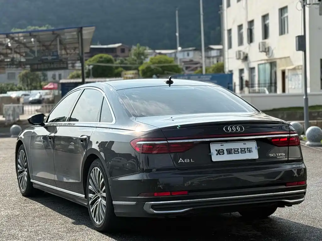 Audi A8 2022 — фото 9