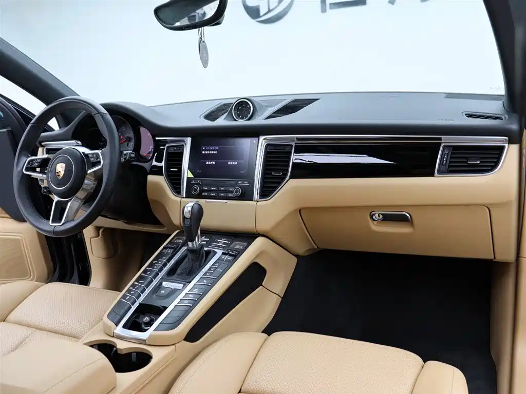 Porsche Macan 2018 — фото 22