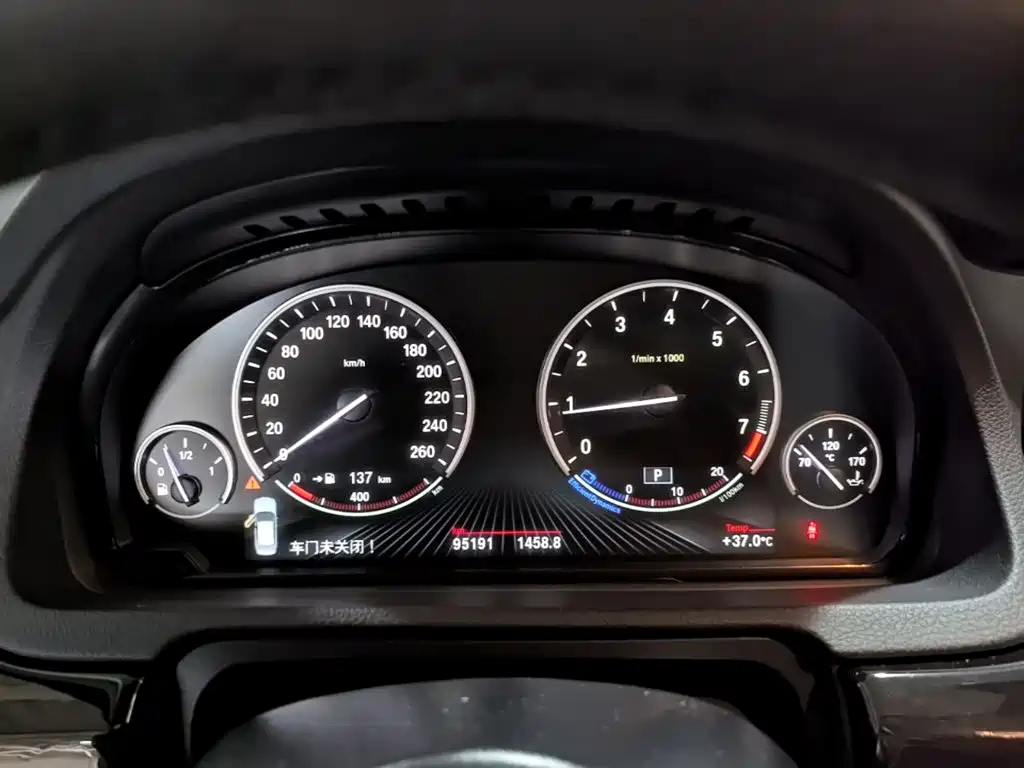 BMW 5 Series GT 2015 — фото 12
