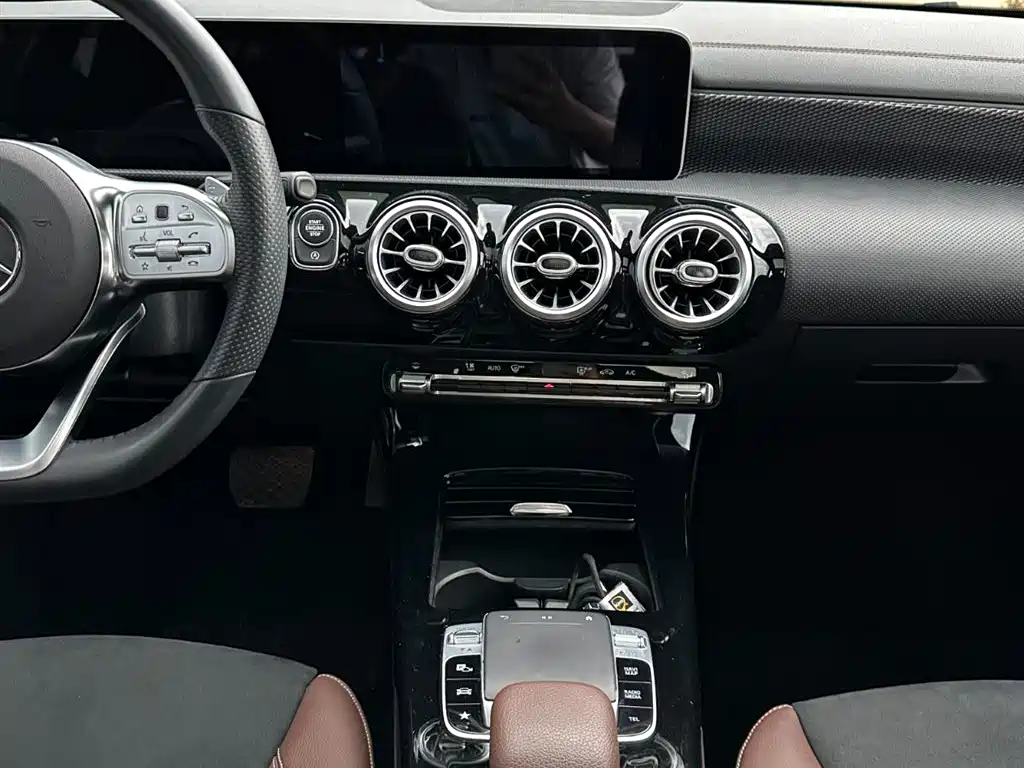 Mercedes-Benz A-Class 2020 — фото 20