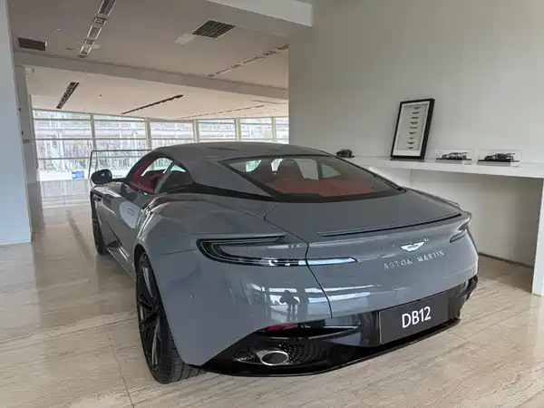 Aston Martin DB12 2025