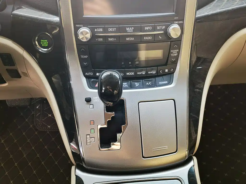 Toyota Alphard 2014 — фото 10