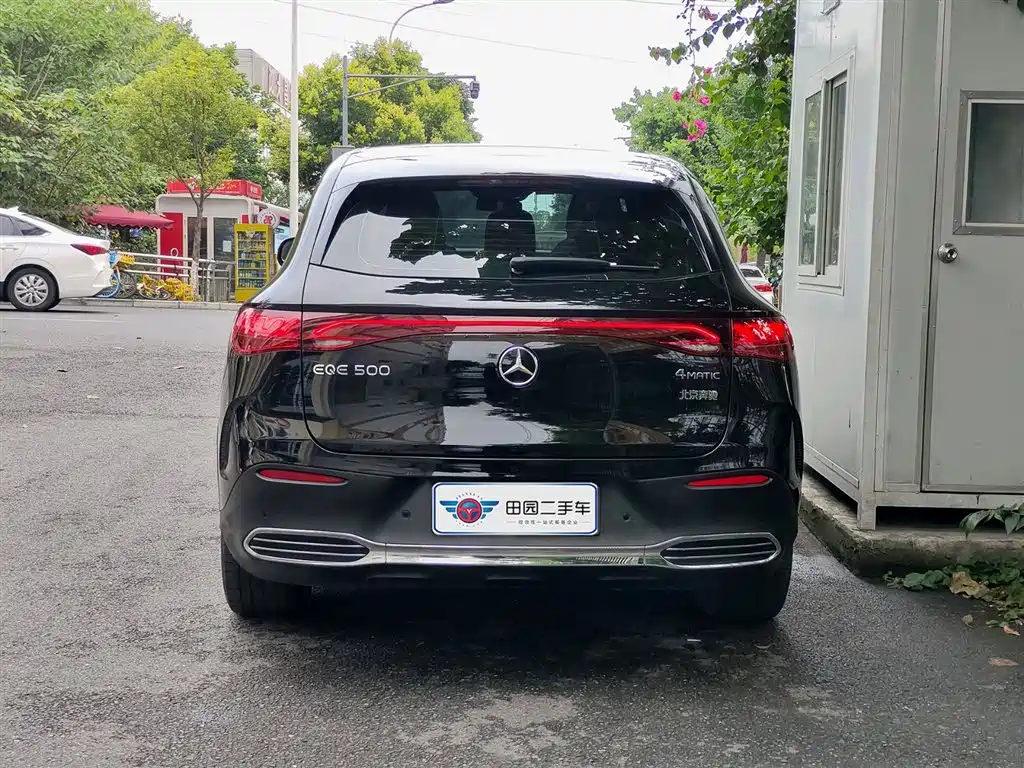 Mercedes-Benz EQE SUV 2025