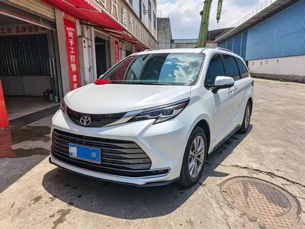 Toyota Sienna 2025
