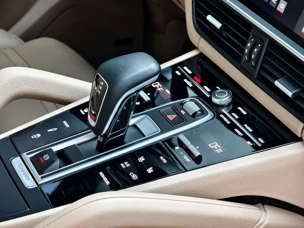 Porsche Cayenne 2018 — фото 19