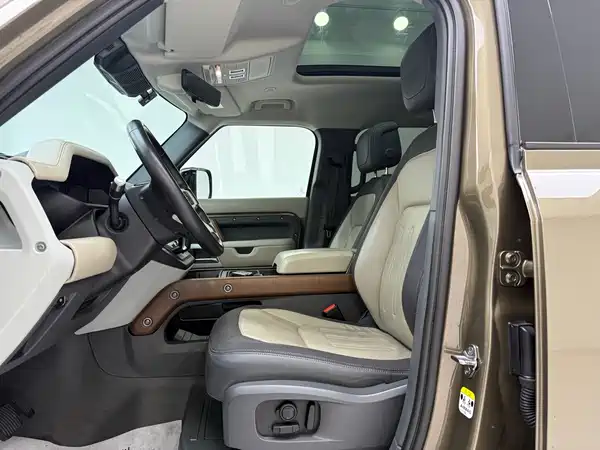 Land Rover Defender 2022