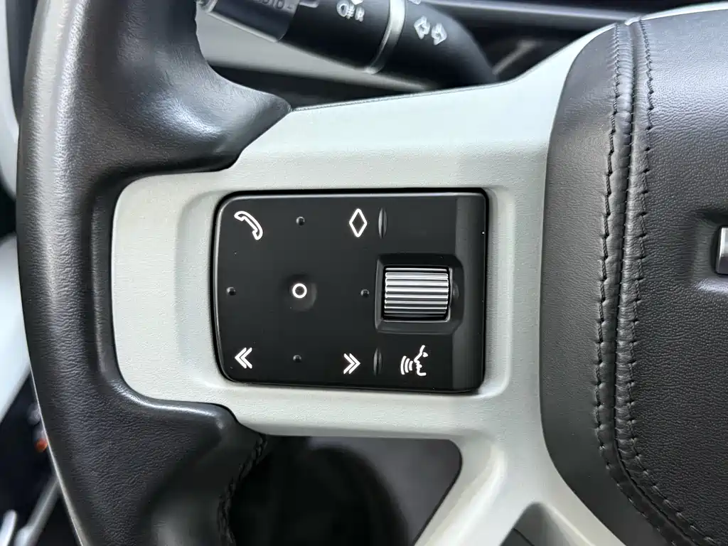 Land Rover Defender 2021 — фото 23