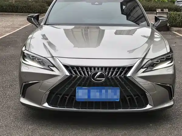 Lexus ES 2023
