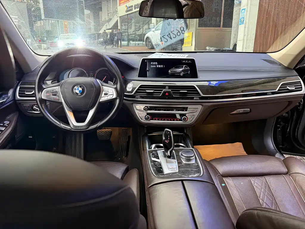BMW 7 Series 2017 — фото 6