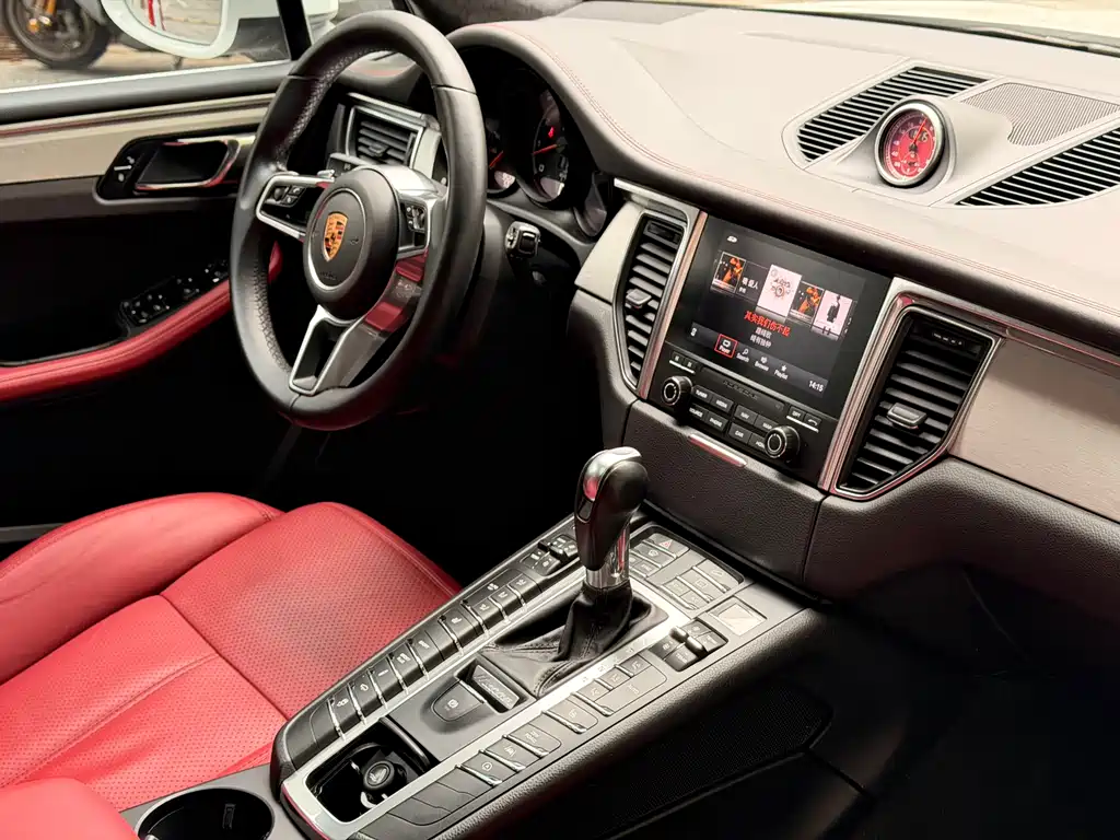 Porsche Macan 2016 — фото 19