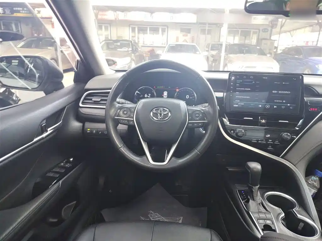 Toyota Camry 2023 — фото 7
