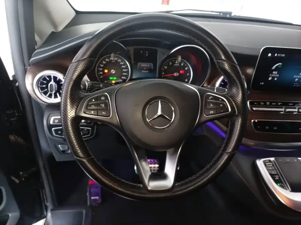Mercedes-Benz V-Class 2022 — фото 11
