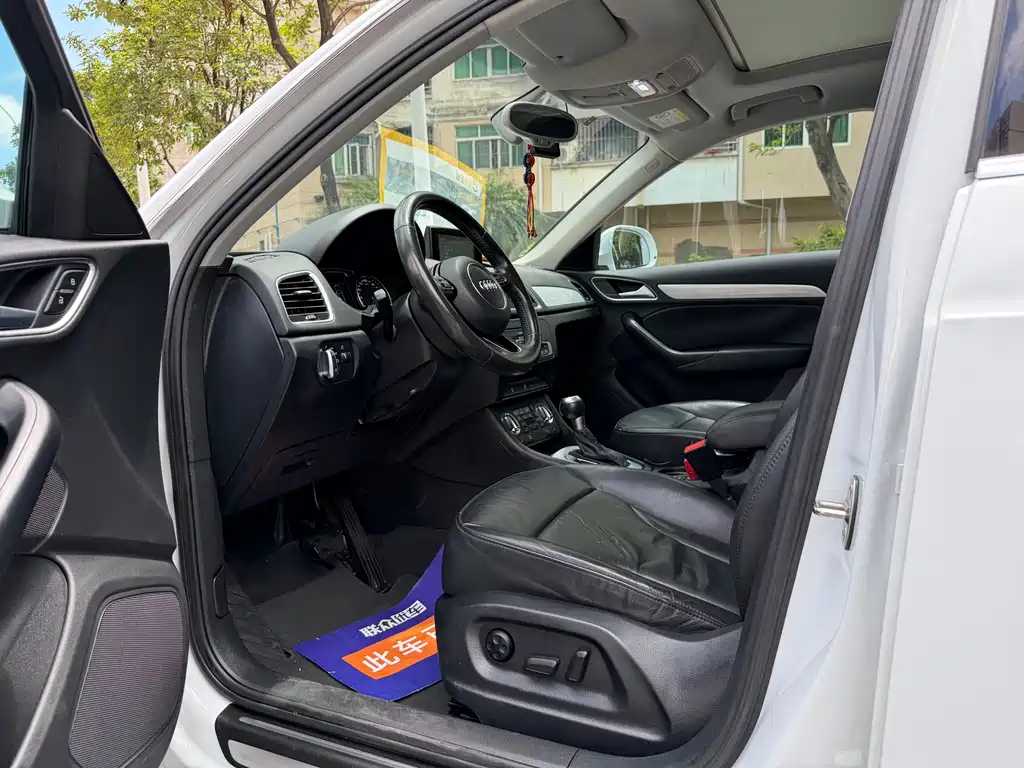 Audi Q3 2015 — фото 8