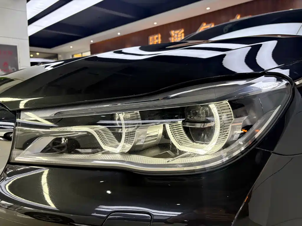 BMW 7 Series 2017 — фото 14