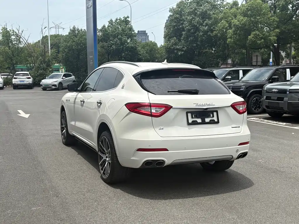 Maserati Levante 2017 — фото 15