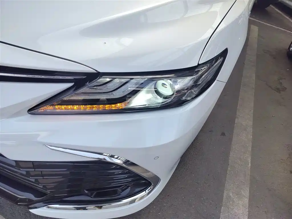 Toyota Camry 2023 — фото 18