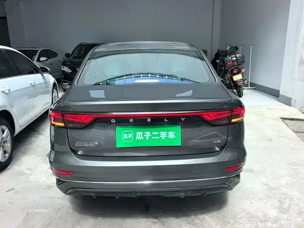 Geely Emgrand 2022
