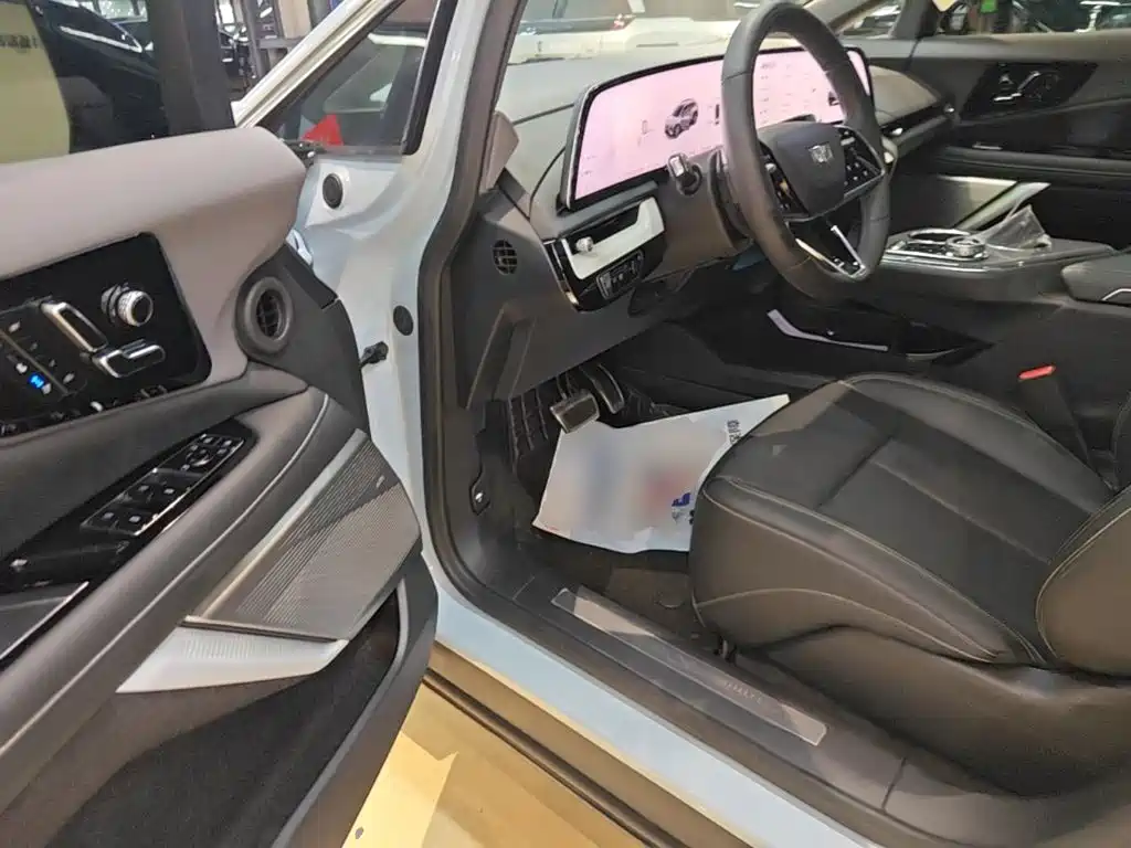 Cadillac IQ 2024 — фото 16