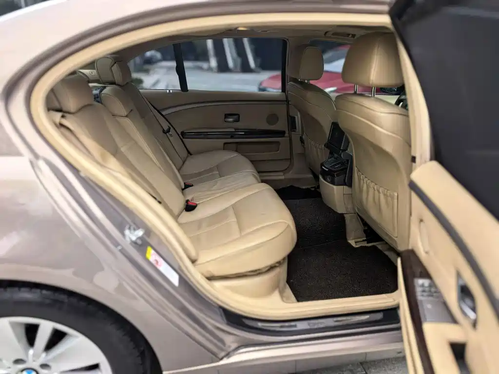 BMW 7 Series 2008 — фото 13