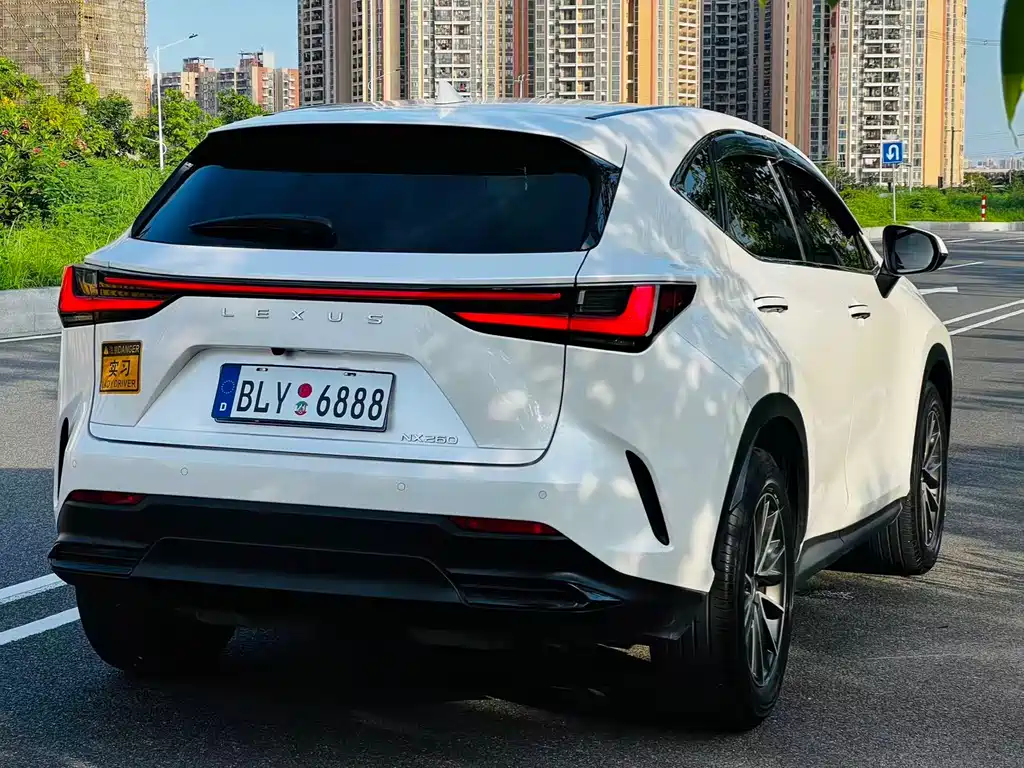 Lexus NX 2024