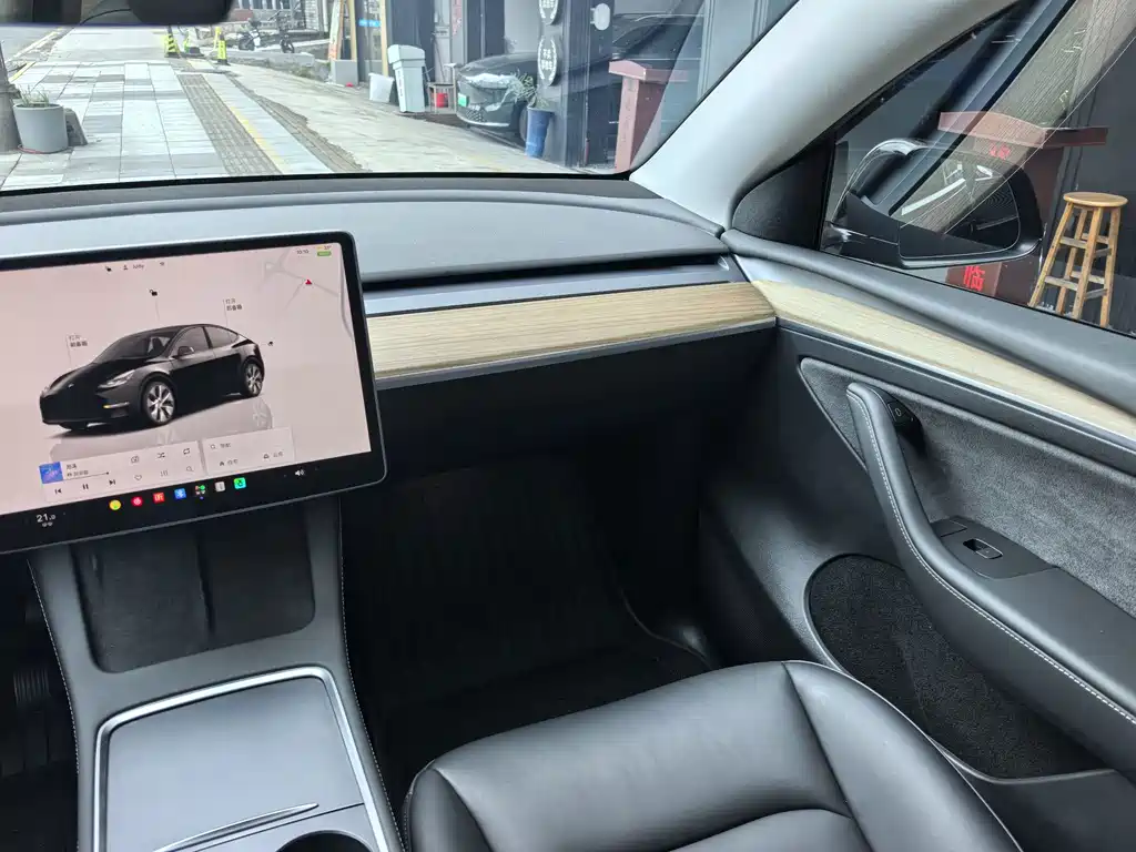 Tesla Model Y 2022 — фото 15