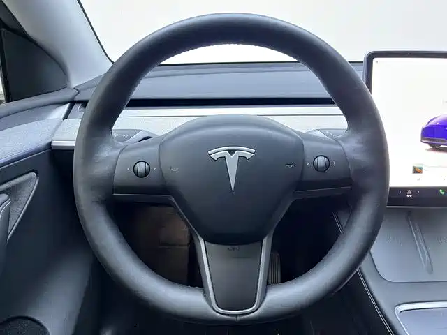 Tesla Model Y 2024 — фото 13