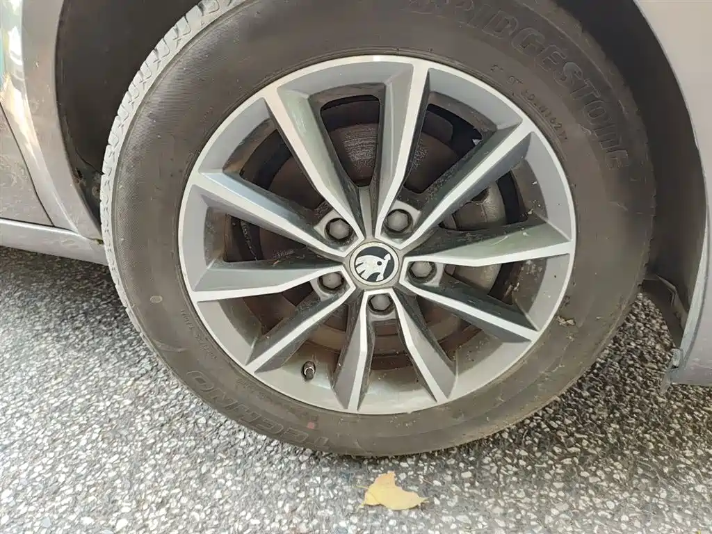 Skoda Octavia 2016 — фото 23