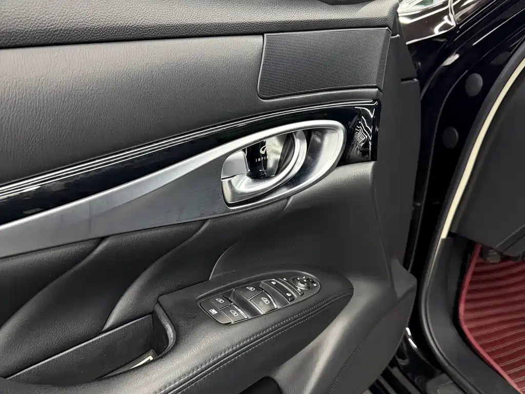 Infiniti Q70 2017 — фото 17