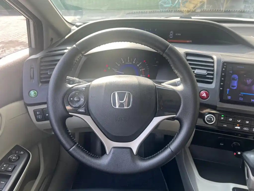 Honda Civic 2015 — фото 9