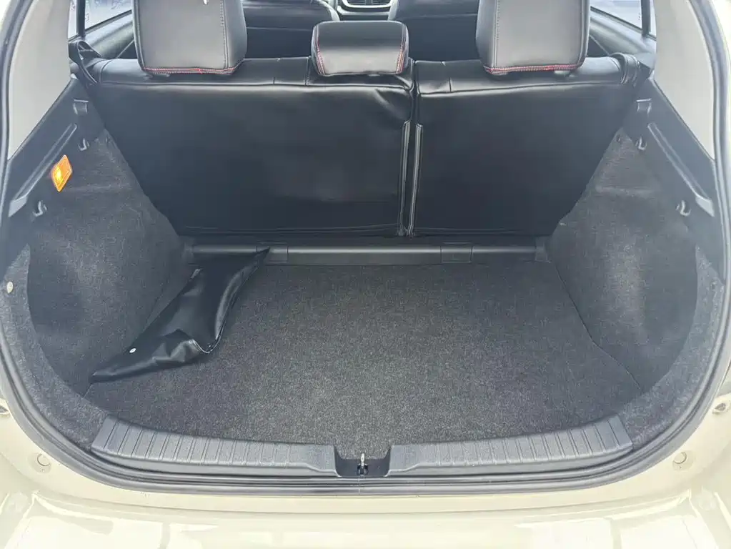 Toyota Yaris L 2022 — фото 15