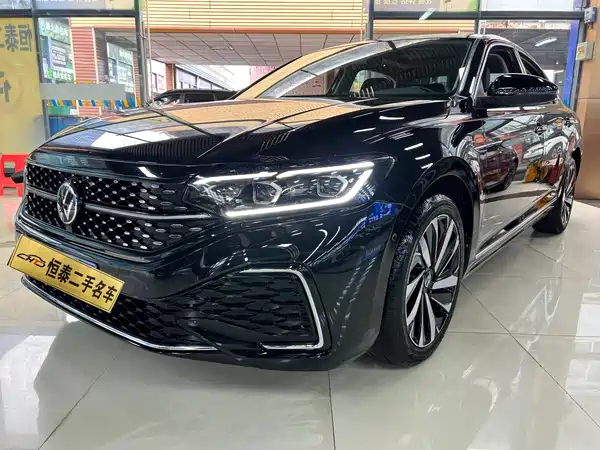 Volkswagen Passat 2022