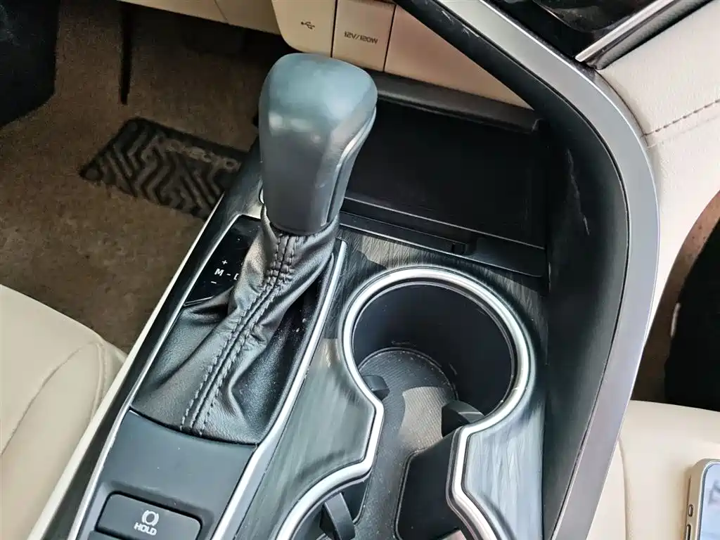 Toyota Camry 2023 — фото 10