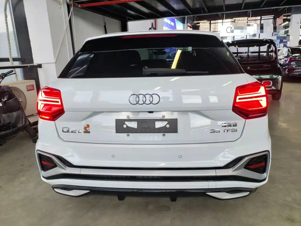 Audi Q2L 2023