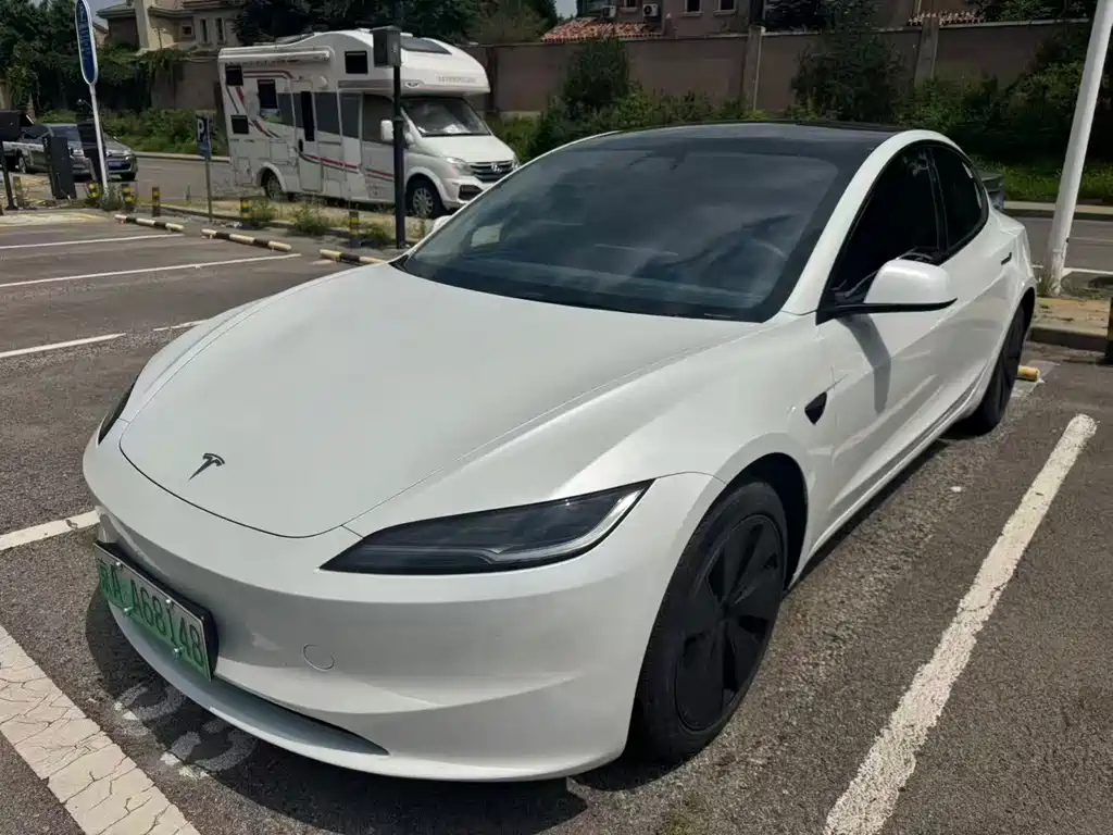 Tesla Model 3 2024 — фото 1