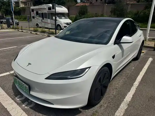 Tesla Model 3 2024