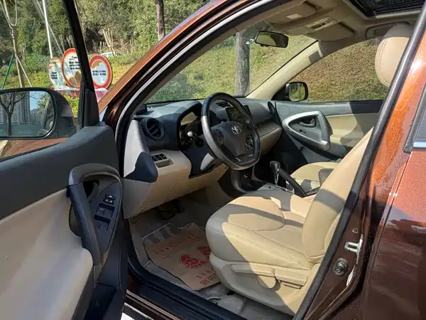 Toyota RAV4 2013