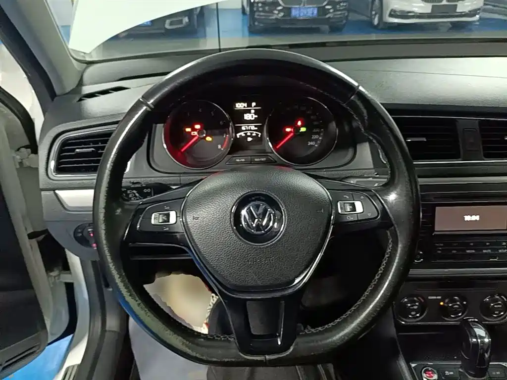 Volkswagen Lavida 2017 — фото 11