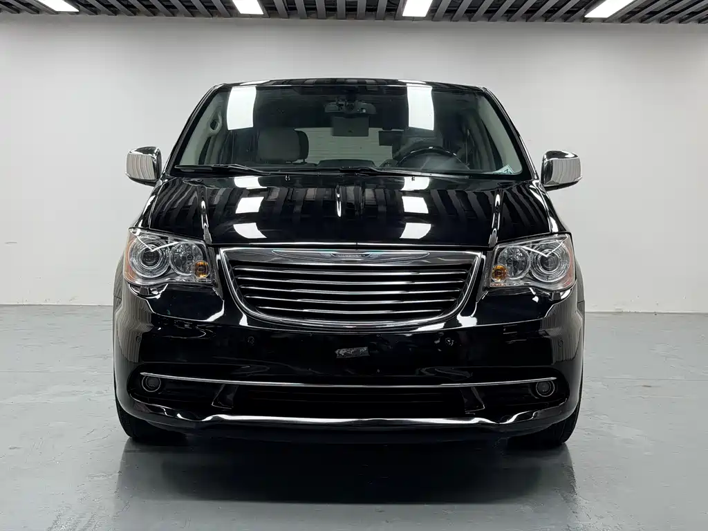 Chrysler Grand Voyager 2013 — фото 2
