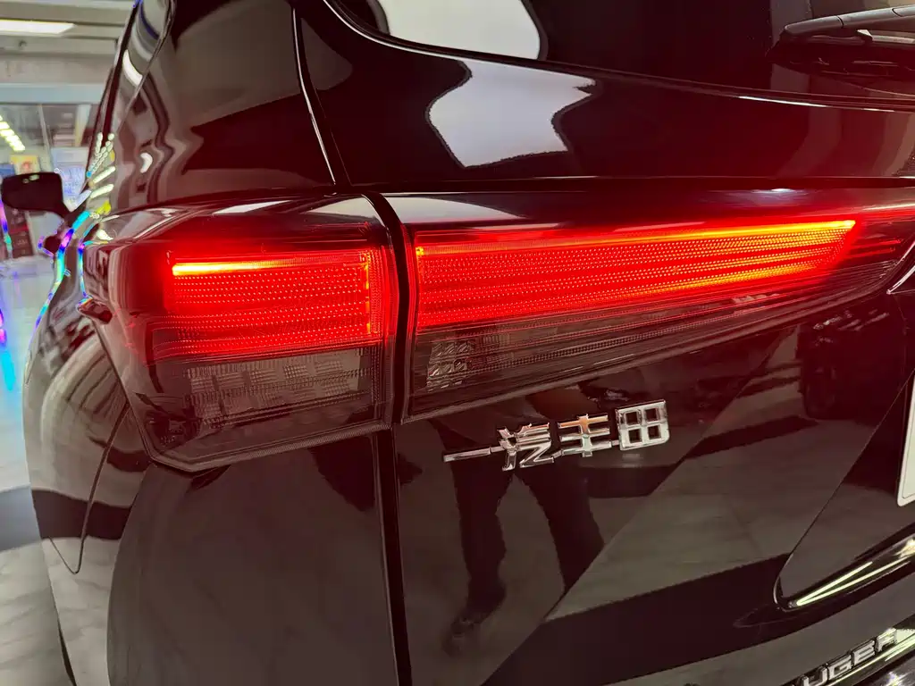 Toyota Crown Kluger 2022 — фото 12