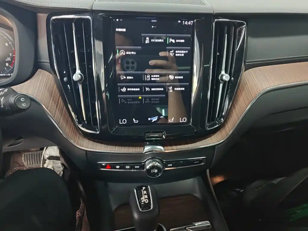 Volvo XC60 2020 — фото 13