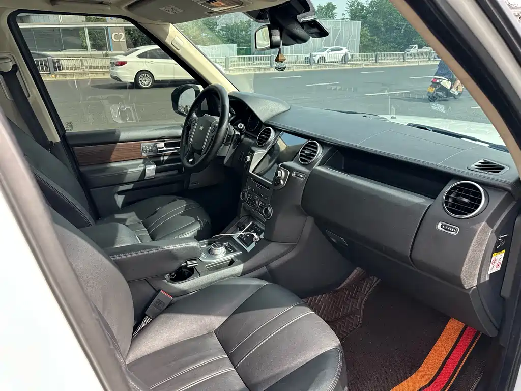 Land Rover Discovery 2014 — фото 15
