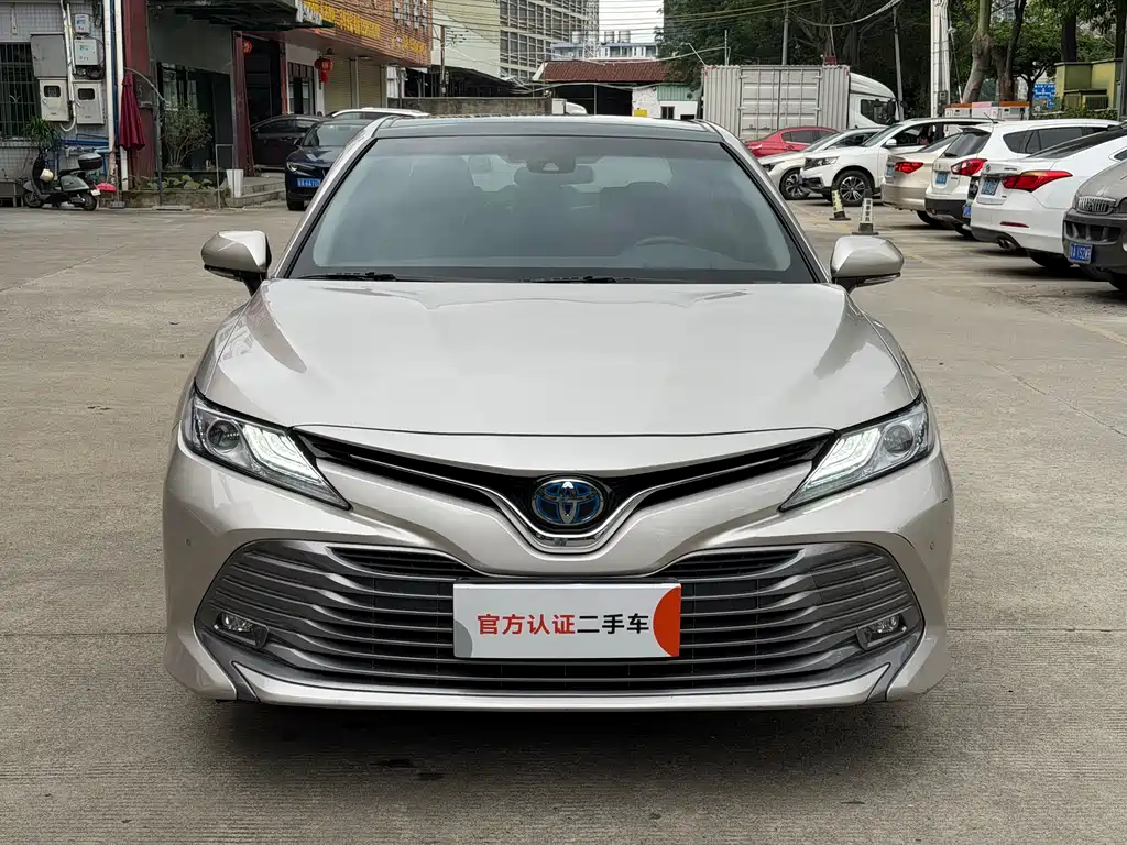 Toyota Camry 2018 — фото 2