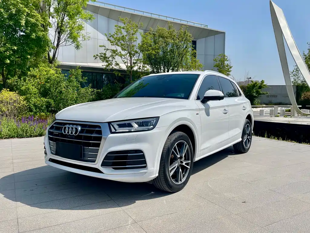 Audi Q5L 2019 — фото 1