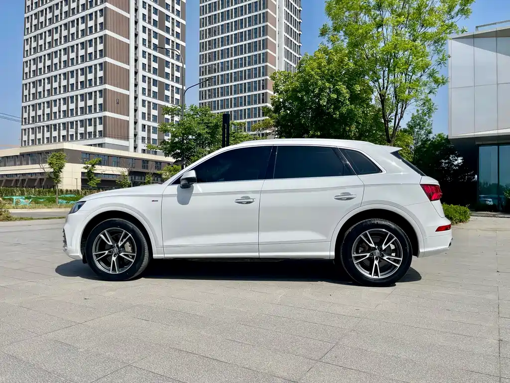 Audi Q5L 2019 — фото 26